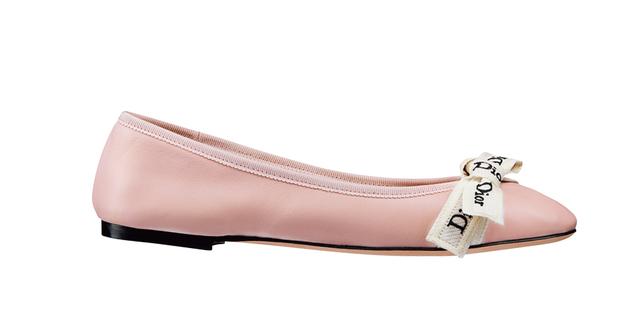 画像: 靴￥145,000／ディオール COURTESY OF DIOR