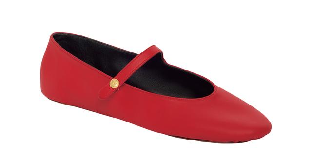 画像: 靴￥143,000（予定価格）／セリーヌ COURTESY OF CELINE