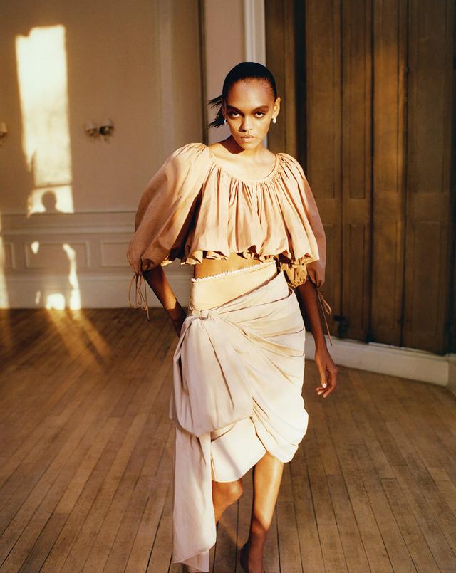 画像: トップス・スカート・スイムショーツ（すべて参考商品）／クロエ イヤリング￥59,000／ルメール エドストロームオフィス TEL.03-6427-5901