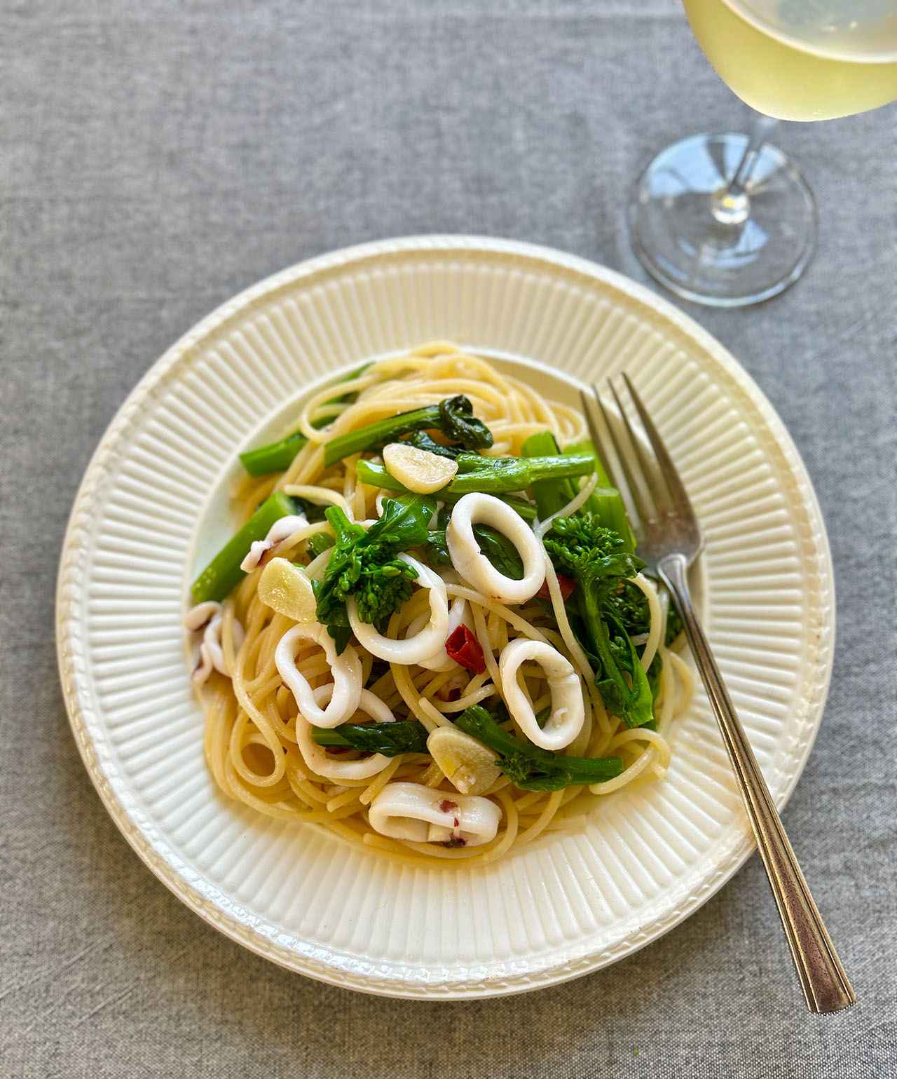 画像 : 3番目の画像 - 「平野由希子の「野菜とお酒」
―幸福な大人の食卓―
Vol.50 アスパラ菜のレシピ」のアルバム - T JAPAN:The New York Times Style Magazine 公式サイト