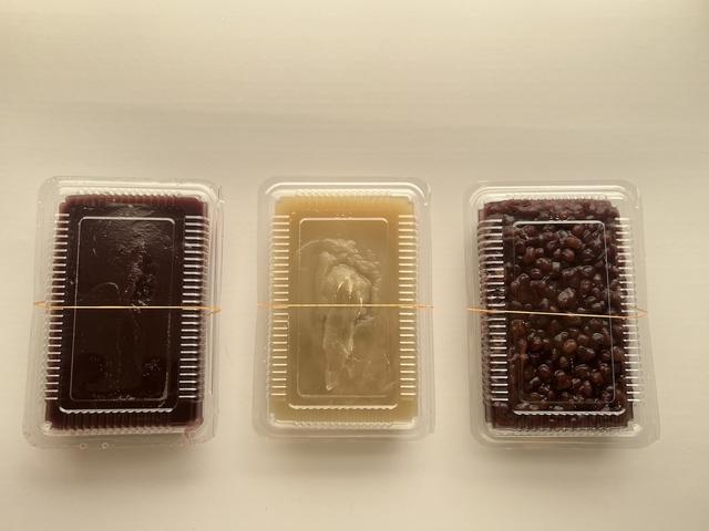 画像: あんこは500gで販売。左からこしあん¥900、白あん¥900、丹波大納言つぶあん¥1,000