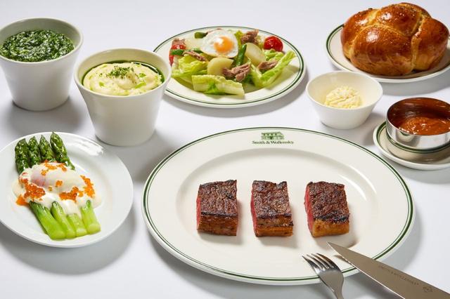 画像: ランウェイのランチ（The Runway Lunch）￥14,000は、ファッション・メディア文化への敬意を込めた、洗練されたプラン。銀座店限定