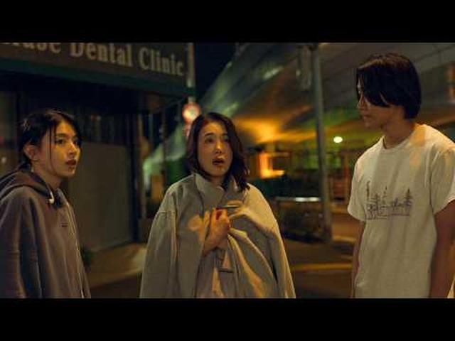 画像: CHANEL AND CINEMA - TOKYO LIGHTS ── 受賞作品『親切がやって来る』/首藤凛監督 youtu.be