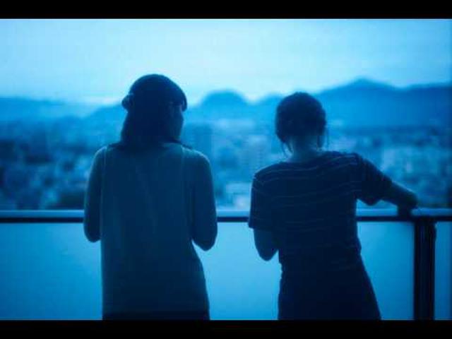 画像: CHANEL AND CINEMA - TOKYO LIGHTS ──受賞作品『夜明け』/田中さくら監督 youtu.be