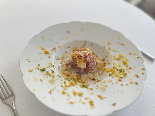 画像: 7つの柑橘が香る、シャンパーニュのソースでいただくオマール料理「オマールアラプランチャ セッタグリューム」