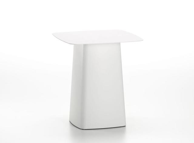 画像: 「メタル サイド テーブル（アウトドア）」￥124,300／ヴィトラ COURTESY OF VITRA