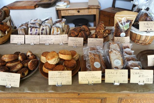 画像: スペルト小麦のスコーンやビスコッティ、サンドイッチなども販売。使用している有機小麦は、中川さんのほか、本別町のオフイビラ源吾農場や、帯広の斎藤農場のものなど、十勝の生産者から仕入れている