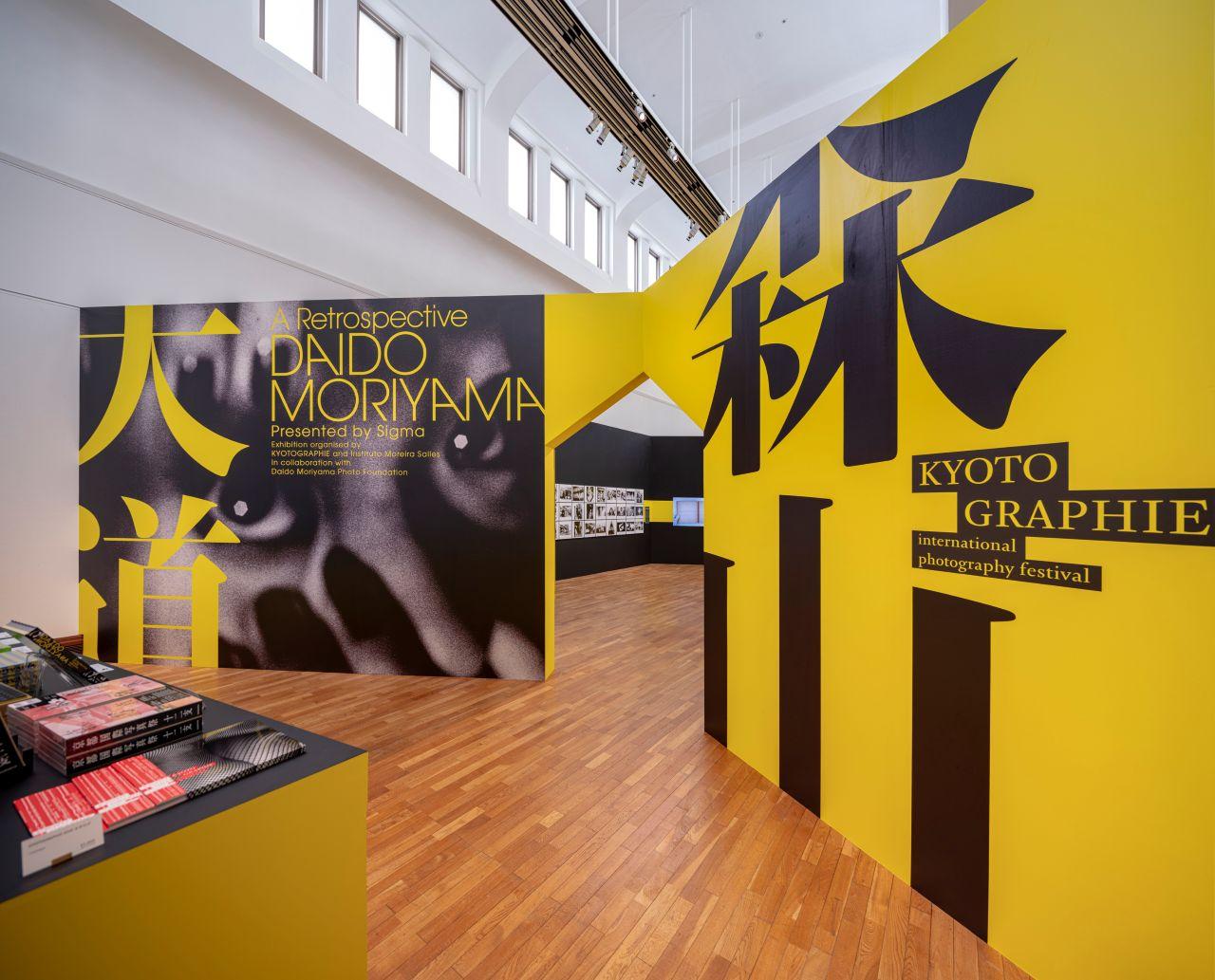 画像 : 1番目の画像 - 「自身を見つめ直し生きる力を問う
「KYOTOGRAPHIE 2026」
GWに絶対見るべき７つの展示」のアルバム - T JAPAN:The New York Times Style Magazine 公式サイト