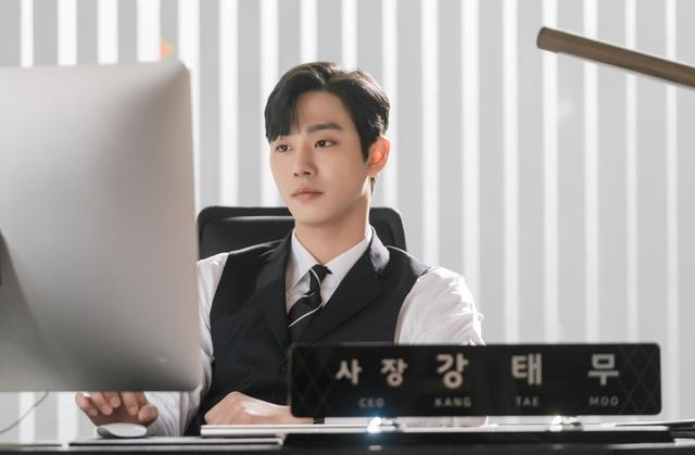 画像: 主演のアン・ヒョソプ　 Netflixシリーズ「社内お見合い」独占配信中