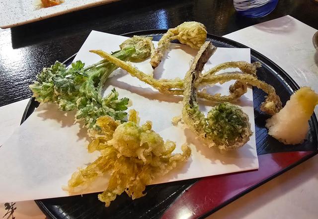 画像: 3皿にわけて出していただいた天ぷらのうちのひと皿