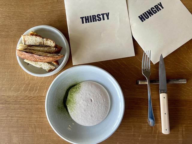 画像: 「ホイップタラコ パセリとコリアンダー」￥1800。「THIRSTY」はドリンクメニュー、「HUNGRY」はフードメニュー