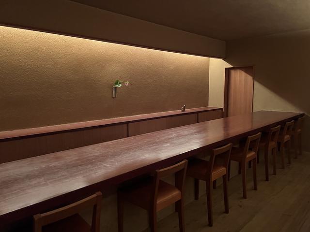 画像: 1997年、3坪の店から始まり、2度の移転を経て、2008年から現在の場所で営業