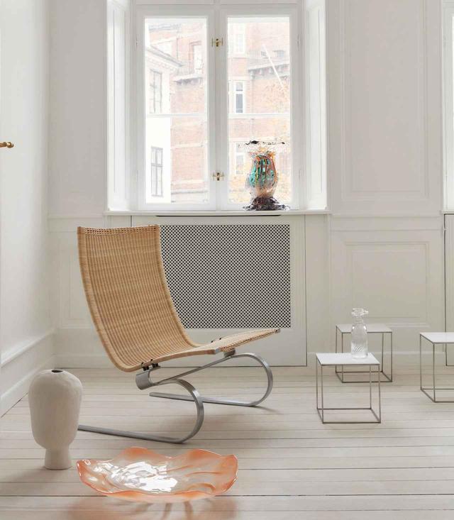 画像: こちらは籐編みシートタイプ。「PK20™ ラウンジチェア」¥1,405,800/フリッツ・ハンセン COURTESY OF FRITZ HANSEN