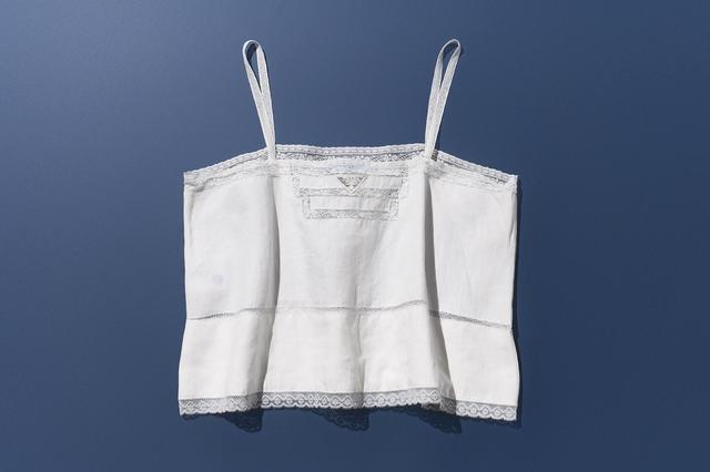 画像: トップス¥357,500(予定価格)/プラダ