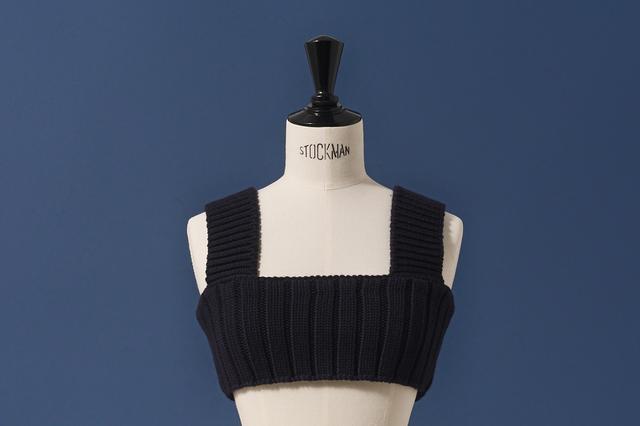 画像: トップス¥192,500(予定価格)/セリーヌ