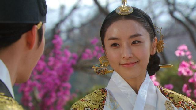 画像: 謎の死を遂げる世子妃役のチョン・ユミ　© SBS & SBS Contents Hub. All rights reserved