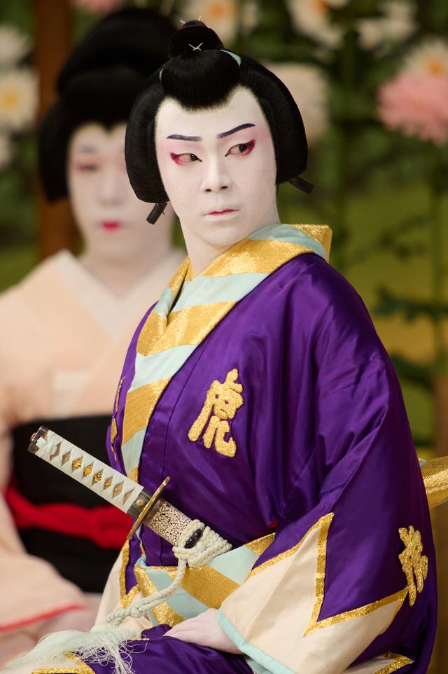 画像2: 『鬼一法眼三略巻 菊畑』奴虎蔵実は源牛若丸=尾上辰之助