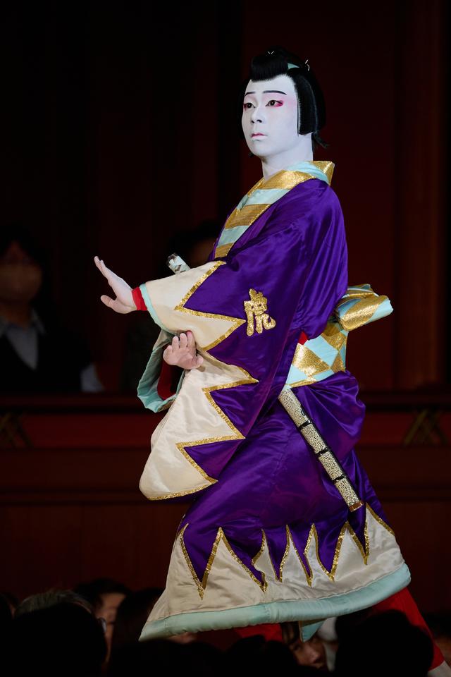 画像1: 『鬼一法眼三略巻 菊畑』奴虎蔵実は源牛若丸=尾上辰之助