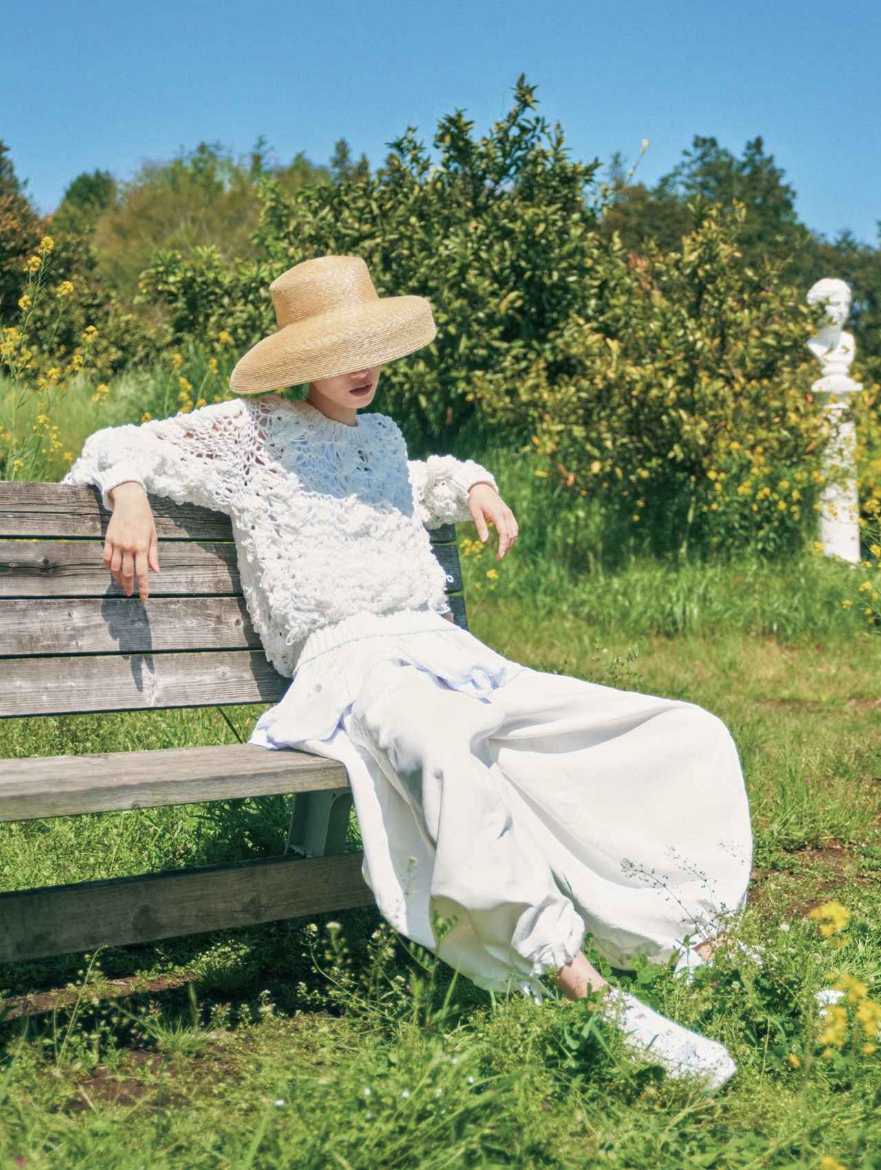 画像 : 6番目の画像 - 「潮風と果樹と、夏物語①
シャネルのジュエリー、プラダの小花柄、
フェンディの柑橘色のセットアップ」のアルバム - T JAPAN:The New York Times Style Magazine 公式サイト