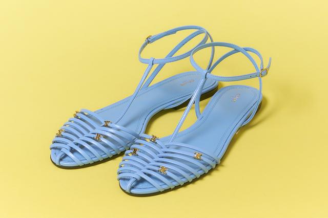 画像: サンダル¥176,000(予定価格)/セリーヌ