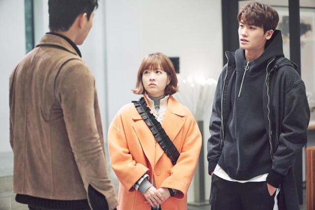 画像: CEO役のパク・ヒョンシク(右)とバク・ボヨン(中) ©Jcontentree corp. all rights reserved / JTBC / 2017