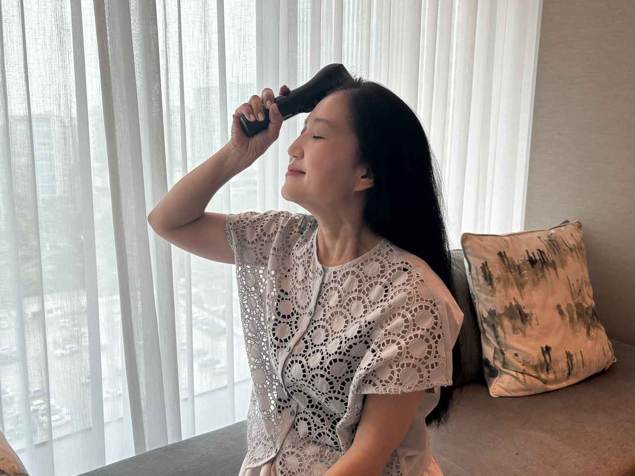 画像 : 10番目の画像 - 「毛髪診断士が愛用するヘアアイロン、
ドライヤー、電気ブラシ。楽に使えて効果絶大。
伊熊奈美推薦ヘアケア家電3選」のアルバム - T JAPAN:The New York Times Style Magazine 公式サイト