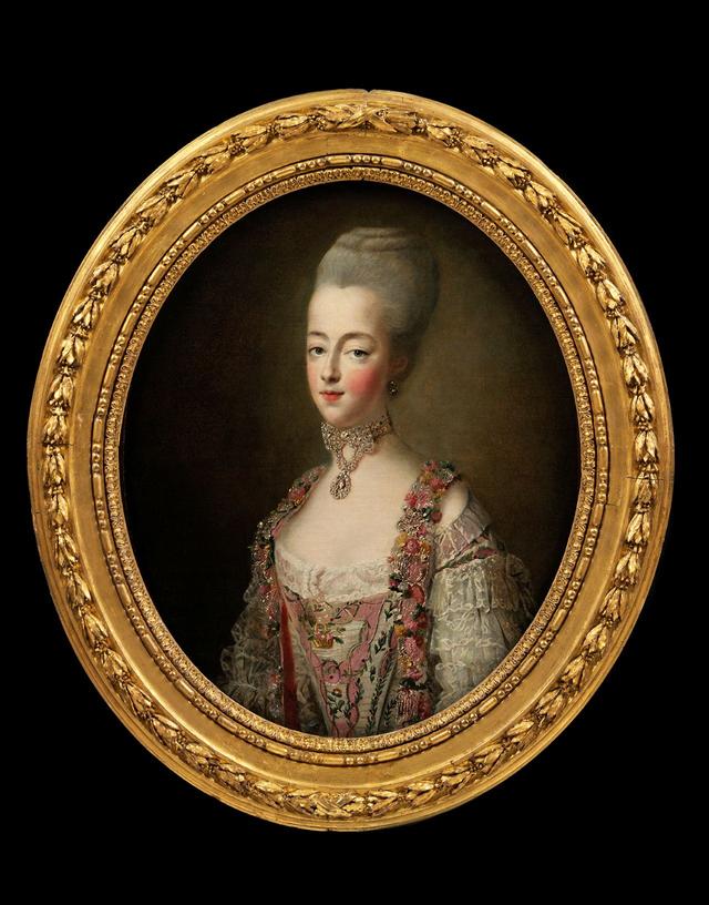 画像: コートドレスのマリー・アントワネット フランソワ=ユベール・ドルーエ(画) 1773年 油彩、カンヴァス 63.5×52.0cm ヴィクトリア&アルバート博物館蔵 Marie Antoinette in court dress, by François-Hubert Drouais. 1773 Collection of the Victoria and Albert Museum ⒸVictoria and Albert Museum