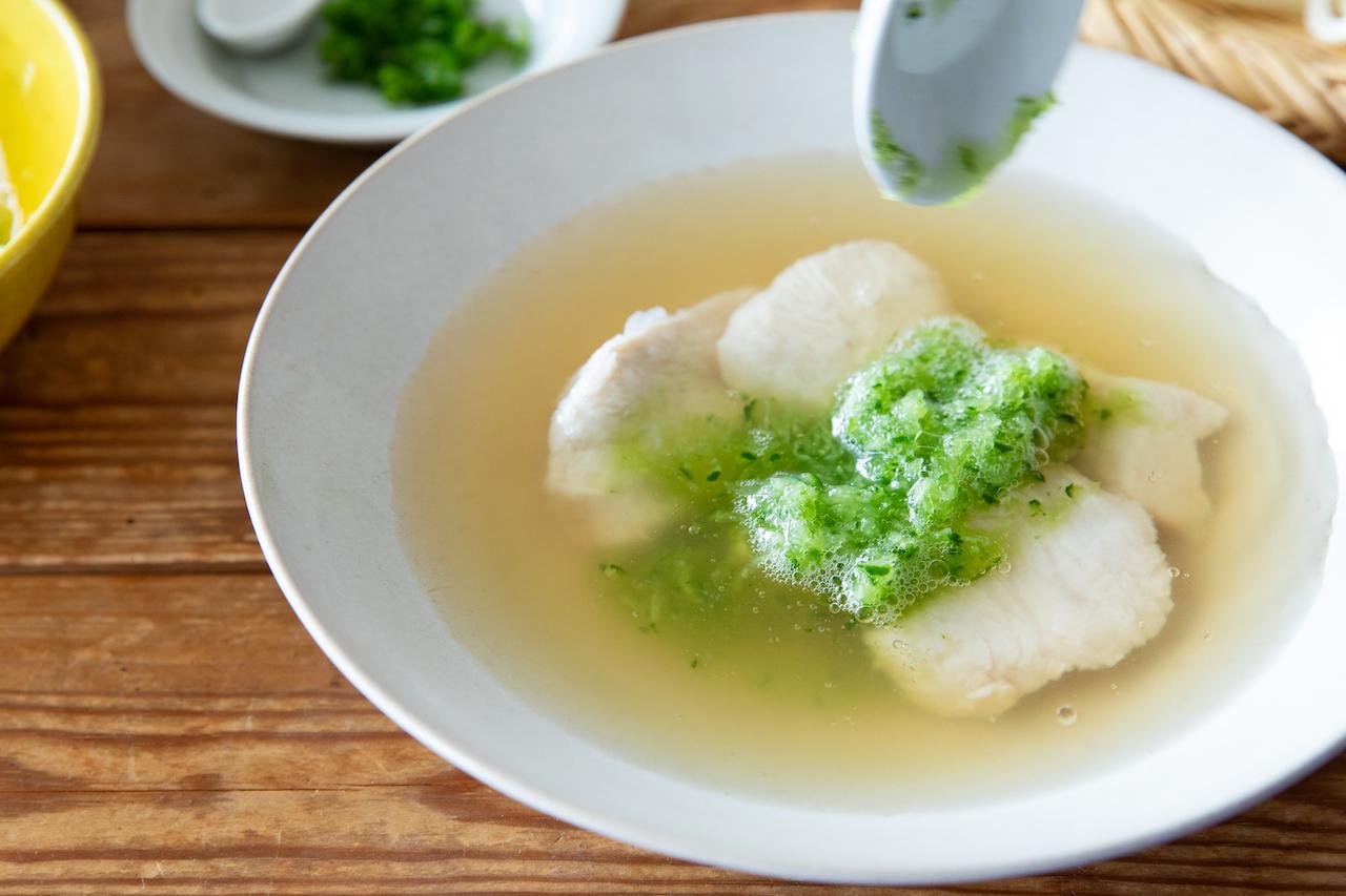 画像 : 1番目の画像 - 「長尾智子の日々のスープ
Vol.20 おろしきゅうりと
つるんとした鶏胸肉の冷たいスープ」のアルバム - T JAPAN:The New York Times Style Magazine 公式サイト