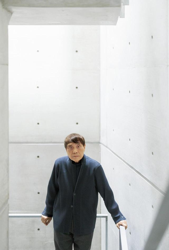 画像: 安藤忠雄(あんどう・ただお) 1941年大阪市生まれ。独学で建築を学び、1969年に安藤忠雄建築研究所を設立。日本建築学会賞をはじめ、プリツカー賞、アメリカ建築家協会ゴールドメダルなど受賞多数。1997年より東京大学教授、現在名誉教授。住宅から美術館まで、国内外で多くのプロジェクトを手がける。一方、植樹運動や震災復興支援など社会活動にも尽力。5月には、90年代初めから建築家として関わる直島で10番目の建築となる「直島新美術館」がオープンする。