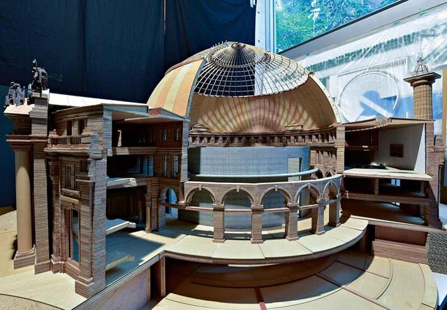 画像: パリで設計が進む美術館の模型。商品取引所だったドーム状の建物の内部にコンクリートの構造物を挿入する。フランスの資産家で世界有数のアートコレクター、フランソワ・ピノーの依頼によるもの PHOTOGRAPH BY MITSUO MATSUOKA