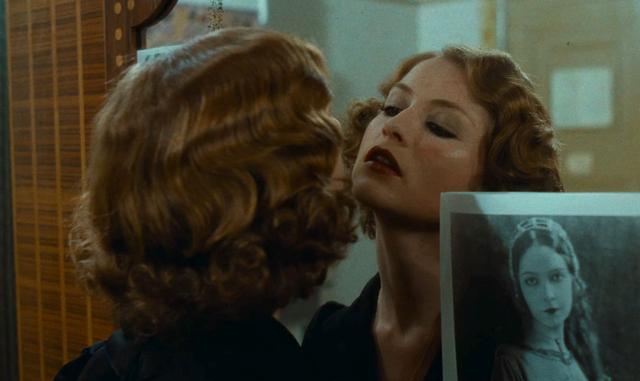 画像: 『ヴィオレット・ノジエール』(1978年) © 1977 – Filmel Production / Edition René Chateau.