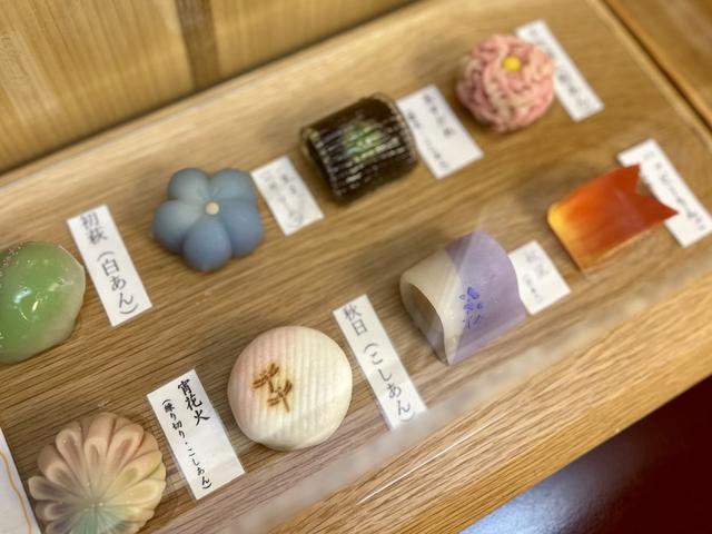 画像: 茶房では上生菓子もいただけ、小ぶりのかき氷とのセットもあり