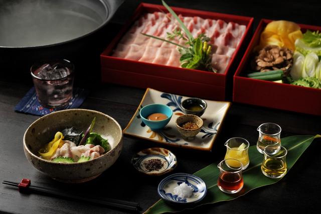 画像: 夕食は琉球野菜を発酵ダレで味わう「琉球発酵しゃぶしゃぶ」