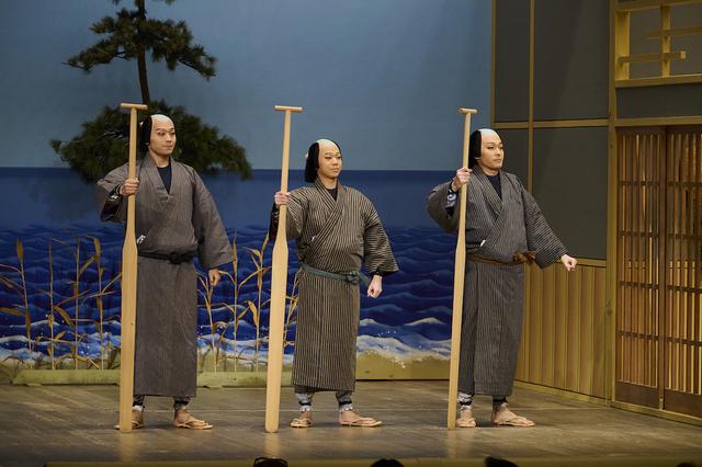 画像: 『ひらかな盛衰記 逆櫓』右から・船頭明神丸富蔵=市川染五郎 船頭灘吉九郎作=尾上辰之助 船頭日吉丸又六=市川團子