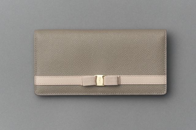 画像: 財布<H9×W18.5×D1.5㎝>¥77,000(日本限定)/フェラガモ