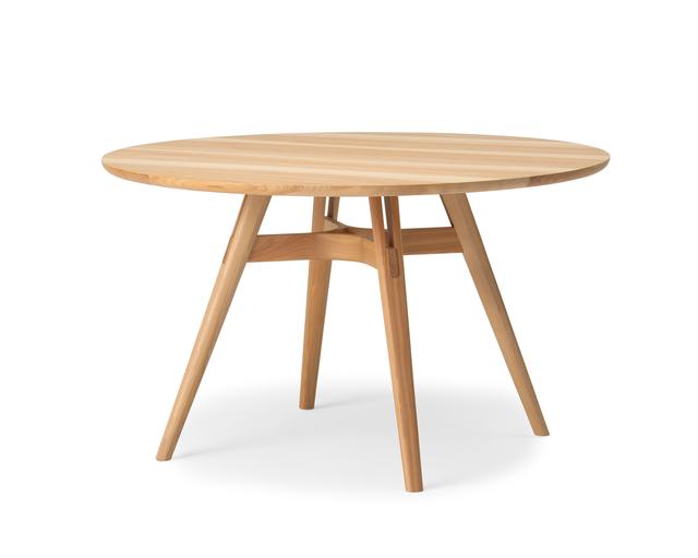 画像: 「ヨン ダイニング ラウンドテーブル」<φ120×H71cm>¥231,000〜/カンディハウス COURTESY OF CONDEHOUSE