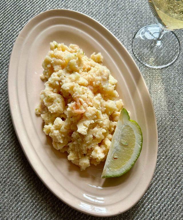 画像: 男爵芋のポテトサラダは、作っている時にじゃがいもがマヨネーズをぐんぐん吸い込むが、メークインで作ると適量でもクリーミーな仕上がりになる