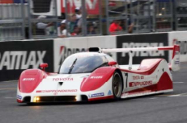 画像: 1992年 TOYOTA TS010 1985年からル・マン24時間レースに参戦を開始したTOYOTAは、規定変更に伴い1992年からV型10気筒3500cc自然吸気エンジンのTS010を投入し、SWC(世界スポーツカー選手権シリース)に参戦。その開幕戦でいきなりジェフ・リース/小河等組が優勝を飾った。SWC第3戦となったル・マン24時間レースでは雨に翻弄され、さらにはエンジントラブルも抱えたが、その苦難を乗り切り総合2位でチェッカーを受けた。