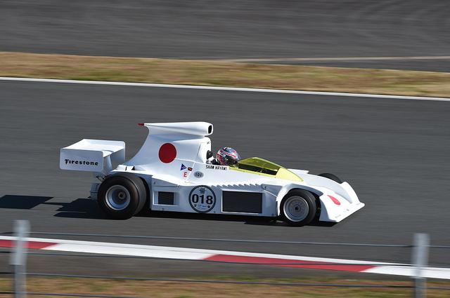 画像: ハウデン・ガンレイが1974年にドライブしたF101は、イギリスGPと西ドイツGPに参戦したものの予選落ちを喫しました。この写真は2014年の富士スピードウェイのAUTOCAR JAPAN FESTIVALを走った際のものです。 en.wikipedia.org