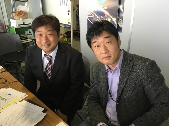 画像: ちなみに「MOTORCYCLE HERITAGE」の場内放送解説は、私、宮﨑(右)が担当しております。左は実況の辻野ヒロシさんです。日曜もよろしくお願いいたします! ©︎ウィック増野さん