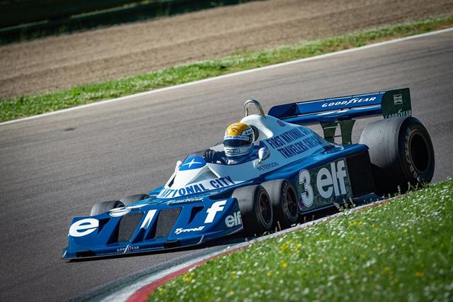 画像: 1977年型P34とP.マルティニ。その走りを「SUZUKA Sound of ENGINE 2019」で見ることができるのは嬉しいですね! minardiday.it