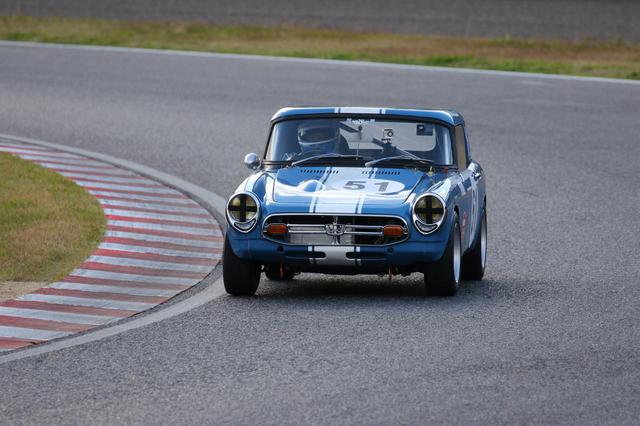 画像: Honda S800(1967) 1963年にHonda S500が登場し、翌年にはS600へと進化。モータースポーツシーンを席巻すると、さらに翌年の1965年にはS800が登場し、日本グランプリレースGT-1クラスで優勝。さらには耐久レースでも大活躍するなど、飛ぶ鳥を落とす勢いで駆け抜けた。1966年から始まった鈴鹿1000km耐久自動車レースではトヨタ2000GT、ニッサンフェアレディと戦い総合4位を獲得。翌67年からはRSC(レーシングサービスセンター)のチューニングで戦闘力が大きく向上し、1968年の鈴鹿12時間レースで2台のトヨタ7に続いて総合3位を記録するなど、目覚ましい活躍を見せてくれた。