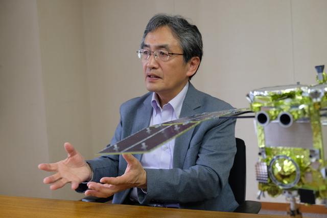 画像: 「サイエンスチームの科学者の中には、“くせ”のある人間もいますし、国によって考え方が違ったりしますが、コミュニケーションは活発で、それぞれのミッションが明確なのでチームのまとまりはいいですよ。ただ、海外のメンバーから、『日本のメンバーはおとなしいなあ』と指摘されることは多いですけど(笑)。言葉の問題もありますが、海外の人とチームで動くときは、もっと議論したほうがいいですね」(吉川)