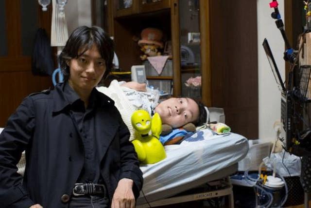 画像: 親友の番田雄太氏と( CAMPFIREのWEB サイトより)