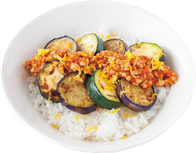 画像: 焼き夏野菜の納豆味噌のっけ丼