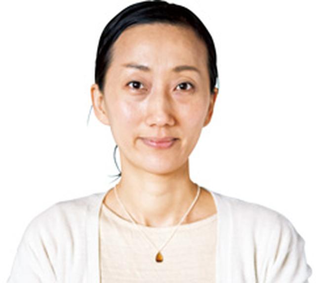 画像: 9 にぎやかな色使いの乾物類は引き出しに