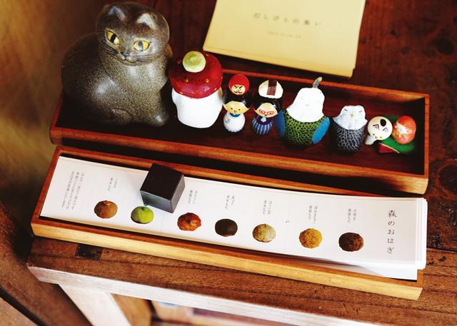 画像: ショップカードも個性的。「お客さまからいただいた」というほのぼのとした人形も店になじんでいる