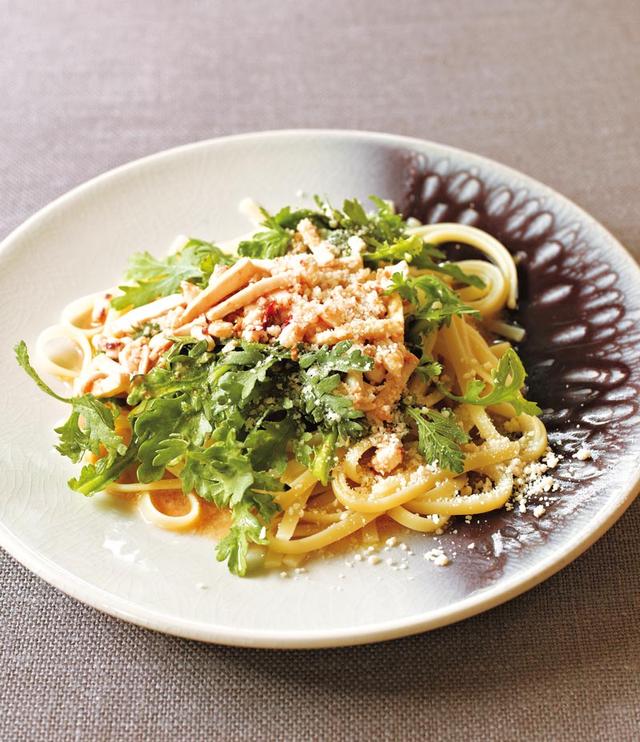 画像: 塩辛の麴入りを使って 塩辛と春菊のパスタのつくり方