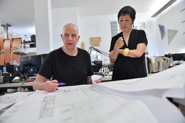 画像: ニューヨークの建築事務所にて 2019年 At their studio in New York, 2019