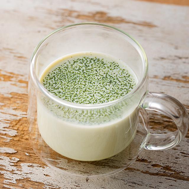 画像: 緑茶ミルク www.kai-group.com